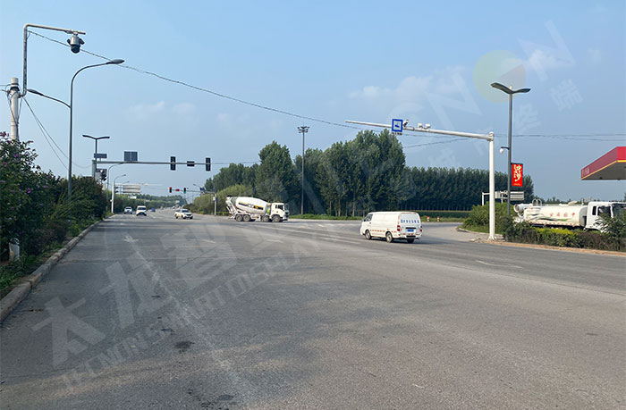雄安新区道路的LED灯杆屏.jpg