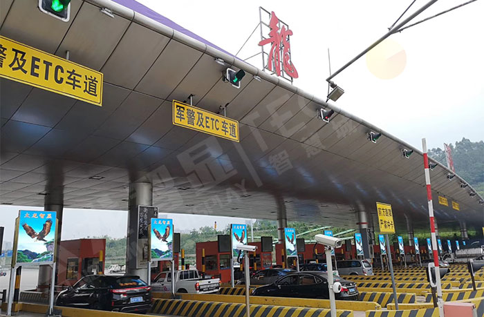 深圳龙岗收费站户外LED广告机