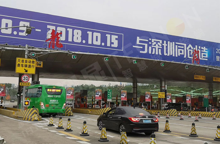 深圳龙岗收费站户外LED广告机