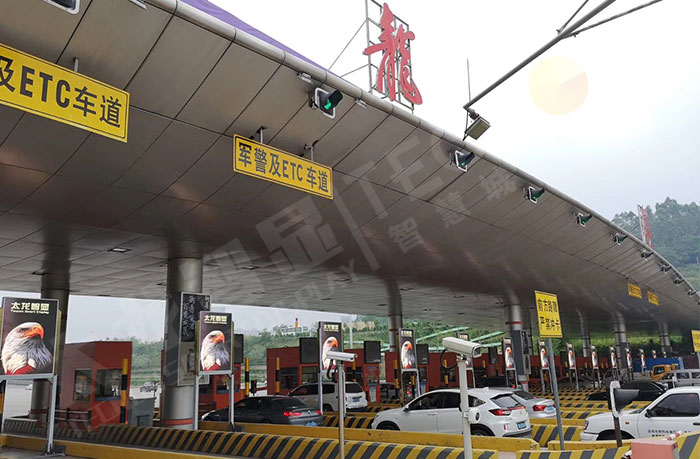 深圳龙岗收费站户外LED广告机