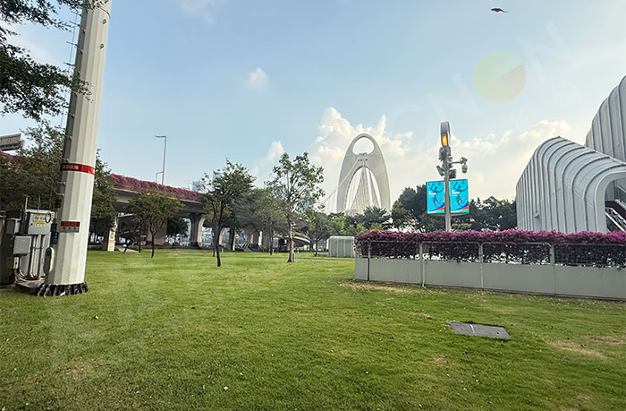 南方电网广州变电站科普中心LED灯杆屏青少年研学互动.jpg 南方电网广州变电站科普中心LED灯杆屏青少年研学互动.jpg