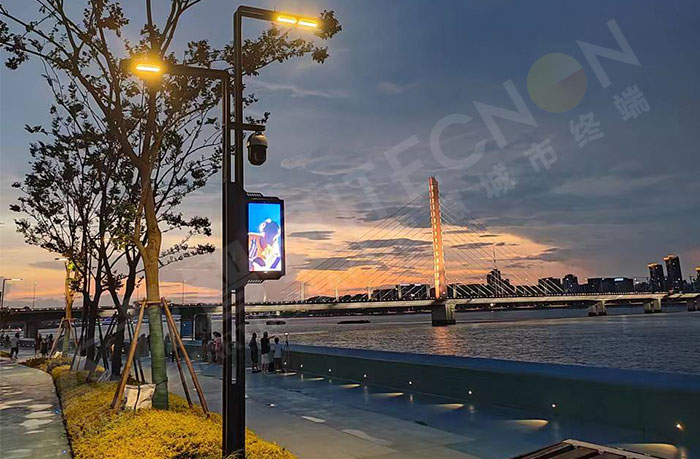 二三线城市政务路段灯杆屏