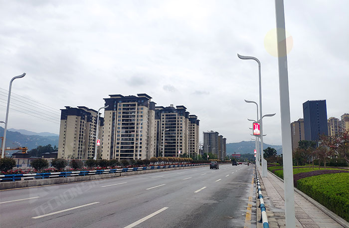 重庆三峡道路上的智慧灯杆.jpg 重庆三峡道路上的智慧灯杆.jpg