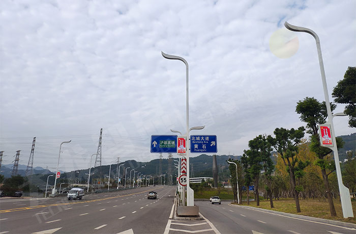钣金箱灯杆屏在市政道路中的应用.jpg 钣金箱灯杆屏在市政道路中的应用.jpg