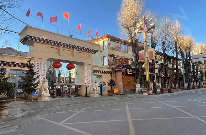 勒通古镇单面灯杆屏应用.jpg 勒通古镇单面灯杆屏应用.jpg
