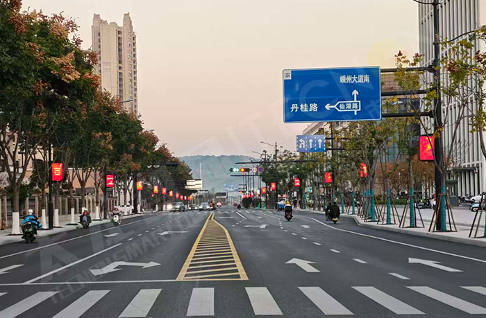 低耗节能双面灯杆屏.jpg