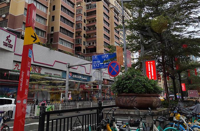 广州江南西商圈灯杆屏应用.jpg 广州江南西商圈灯杆屏应用.jpg