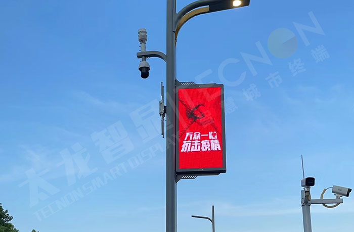 重庆市铜梁区金川大道的智慧灯杆.jpg 重庆市铜梁区金川大道的智慧灯杆.jpg
