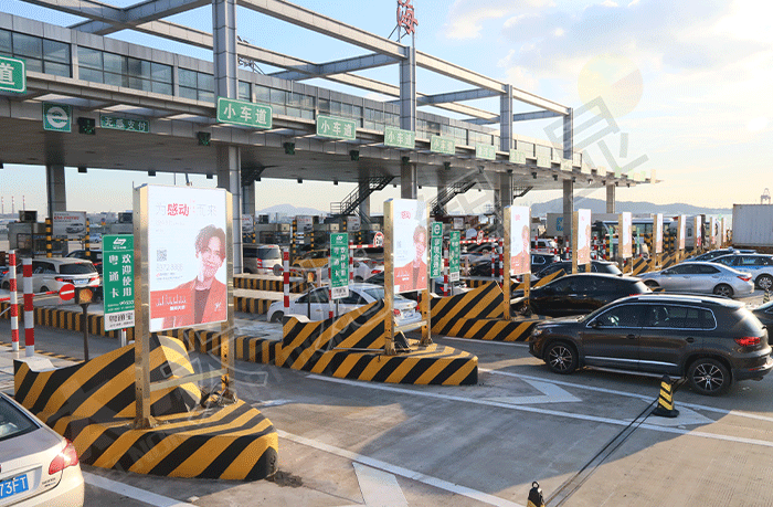 深圳沿海公路收费站LED广告机.png 深圳沿海公路收费站LED广告机.png