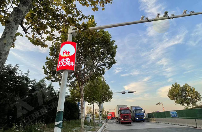 山东省青岛市黄岛区路边LED灯杆屏.jpg 山东省青岛市黄岛区路边LED灯杆屏.jpg