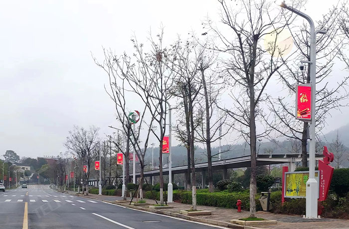 韶山遵义路智慧LED灯杆屏应用.jpg 韶山遵义路智慧LED灯杆屏应用.jpg